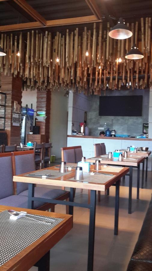 Hotel 9 Mile Γιανγκόν Εξωτερικό φωτογραφία