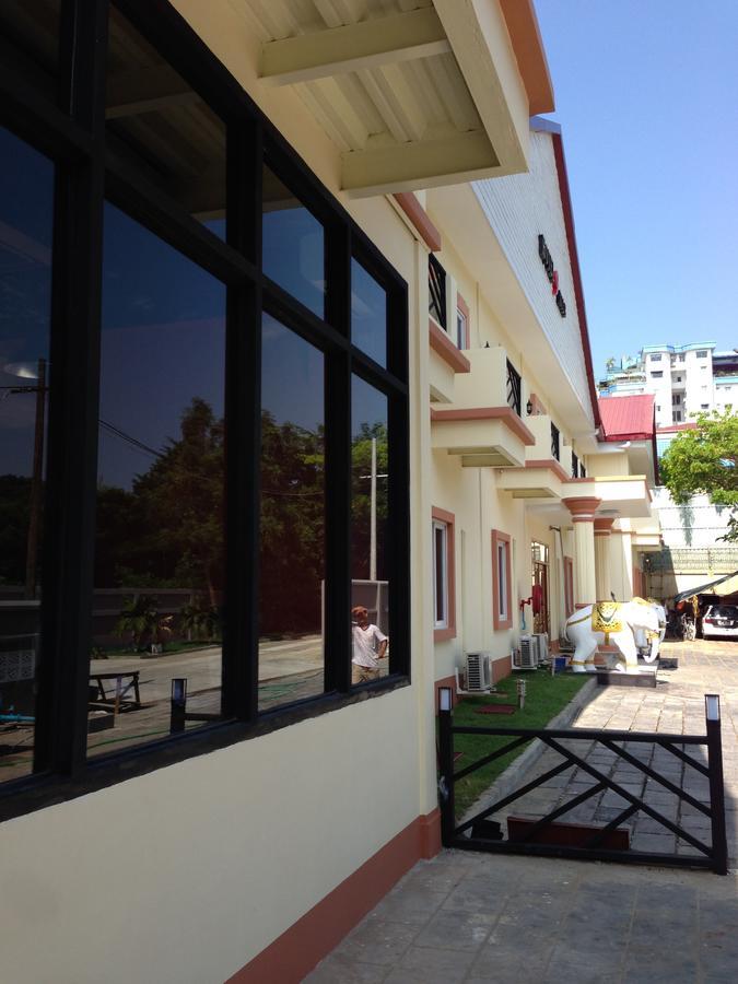 Hotel 9 Mile Γιανγκόν Εξωτερικό φωτογραφία