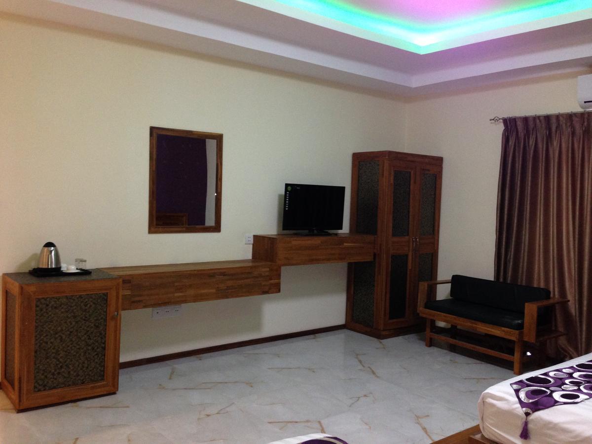Hotel 9 Mile Γιανγκόν Εξωτερικό φωτογραφία