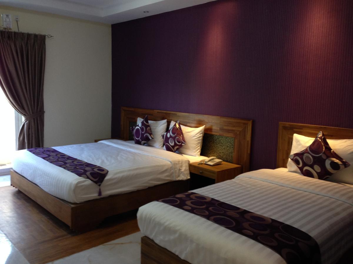 Hotel 9 Mile Γιανγκόν Εξωτερικό φωτογραφία